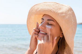 ۱۱ ضد آفتاب گیاهی و طبیعی برای محافظت از پوست
