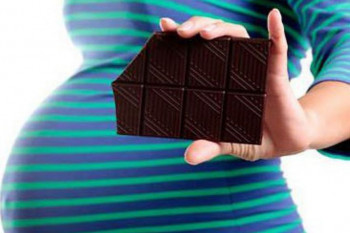 آشنایی با اثرات زیانبار مصرف شیرینی در بارداری