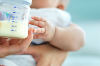 راهنمای انتخاب بهترین شیر خشک مناسب برای نوزادان