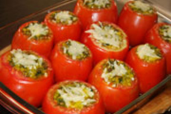 آموزش تصویری دلمه گوجه‌ فرنگی با مایه شبت باقلا 