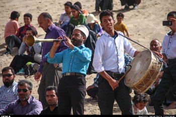 تصاویر مسابقات شتر سواری در کویر خارا - اصفهان
