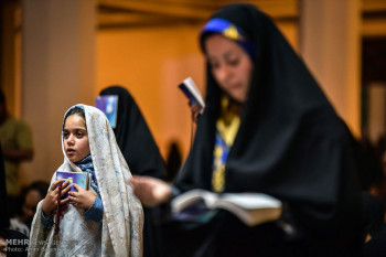تصاویر مراسم احیای شب بیست و یکم ماه رمضان در شیراز
