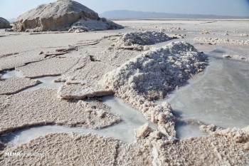 تصاویر خشک شدن دریاچه نمک قم