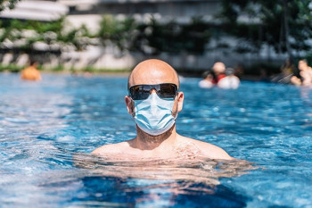 کلر استخرهای شنا ، ویروس کرونا را بسرعت غیر فعال میکند!
