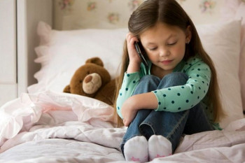 علت حرف زدن کودک با خودش چیست ؟