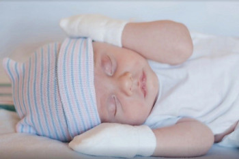 بازتاب چنگ زدن از چه سنی در نوزادان آغاز میشود ؟