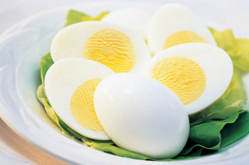 خاصیت تخم مرغ آب پز بیشتر است یا نیمرو ؟