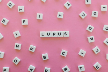نگاهی به داروهایی که در درمان لوپوس بکار می رود