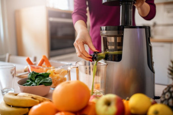 دلایل بوی بد دستگاه آبمیوه گیری و رفع این مشکل