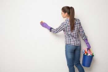 روش های تمیز کردن لکه رنگ از روی دیوار گچی