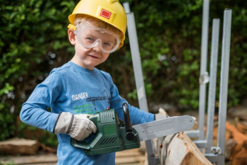 کودکان از چه سنی می توانند کار با ابزار را شروع کنند؟