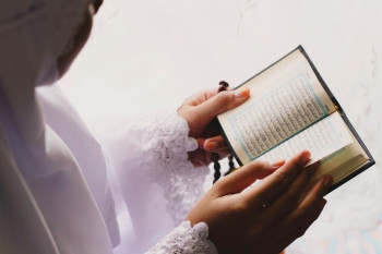 آیا ثواب خواندن قرآن به اموات می رسد؟ 