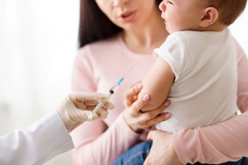 دلایل سفت شدن جای واکسن کودکان چیست؟