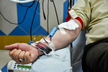حکم تزریق خون به بدن روزه دار چیست؟