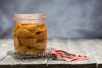 طرز تهیه کمپوت گلابی خونگی با ماندگاری بالا و طعم بی نظیر
