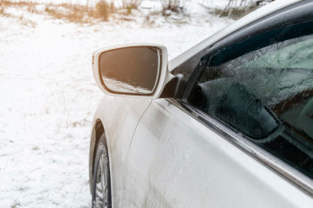 جلوگیری از یخ زدن شیشه ماشین با ۸ ترفند