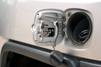 تاثیر ریختن تینر در باک ماشین بنزینی ، آیا روشن می شود ؟