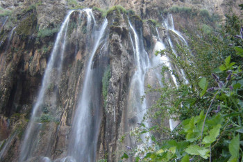 تصاویر زیبا از آبشار ماهی مشو لنگرود + آدرس و جاذبه‌ های دیدنی