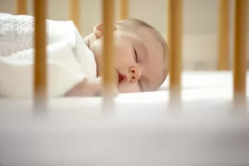 راهنمای خرید و بررسی فواید تشک آنتی رفلاکس و ضد خفگی نوزاد