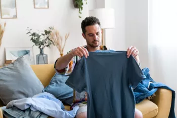 دستور استاندارد شستشو لباس ها : اینجا بهت میگم بعد از چند بار پوشیدن لباست رو بشوری !