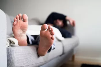 راه حل رفع مشکل سردی پا هنگام خواب بدون دارو