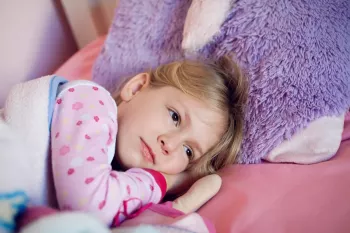 علت استفراغ کردن کودکان در خواب چیست ؟