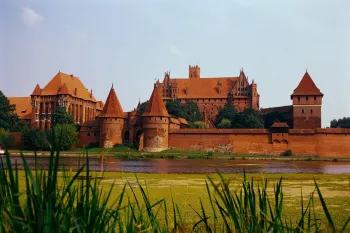 قلعه مالبورک در لهستان بزرگ ترین قلعه ی دنیا !