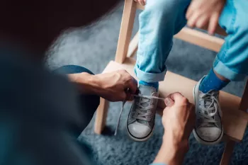 بهترین شیوه رفتار با کودک بی مسئولیت