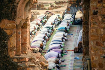 احکام و آثار شرکت نکردن در نماز جمعه را بدانید!