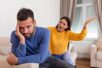 دعوا زوجین سر پول : حل اختلافات و مشکلات مالی با همسر