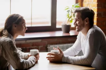 با این 10 ترفند به راحتی شوهرتان را با کلام به خود وابسته کنید !