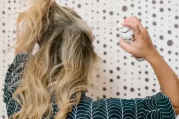 استفاده از شامپو خشک چه مزایا و معایبی دارد ؟!