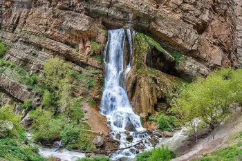 چشمه آب سفید الیگودرز ، عروس آبشارهای ایران