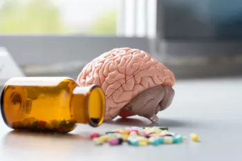 اعتیاد اختلال مصرف با چه علائمی همراه است ؟