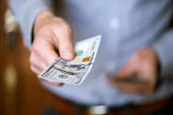 راهکارهای موثر برای گرفتن پول توجیبی از همسر
