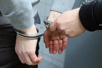 جرم ضرب و شتم با پلیس و نحوه رسیدگی به آن در دادسرا