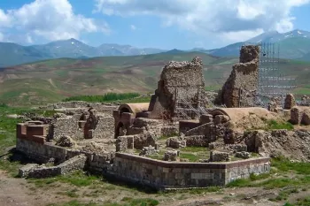 تخت سلیمان کجاست ؟ با این مکان زیبا و جاهای دیدنی آن آشنا شوید