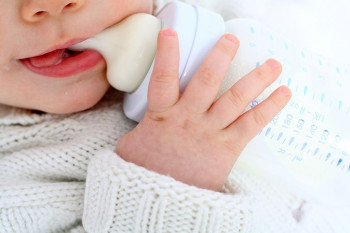 علت اصلی کف کردن دهان نوزاد در خواب چیست ؟