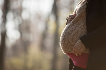 آیا پایین بودن شکم در بارداری خطر ناک است ؟