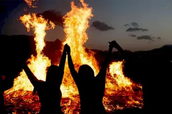 35 متن و پیام عاشقانه تبریک چهارشنبه سوری به (خواهر/ برادر)