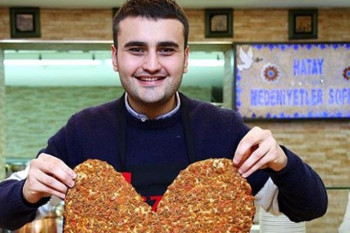 آسیب جدی سرآشپز معروف ترک هنگام آشپزی !