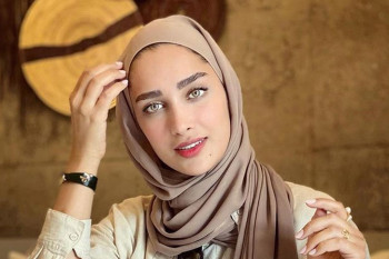 ازدواج مجلل آناشید حسینی با کیک 4 طبقه !!