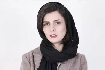 حرکت عجیب عسل دختر لیلا حاتمی با لباس مادر معروفش جلوی عکاسان !!!