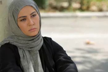 چهره تکیده زیبا بروفه شب تولد پسرش با موهای سفید بعد از فوت همسر جوانش !!!