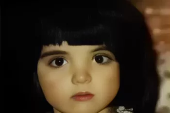 این کودک چشم درشت و عروسکی، معروفترین بازیگر ”خانه به دوش” شد !!