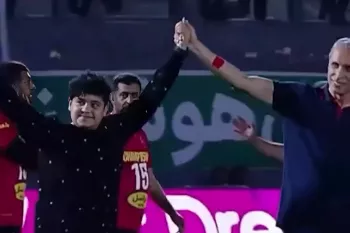 پسر بزرگ هادی نوروزی در جشن قهرمان پرسپولیس با چهره ای شبیه به پدرش !
