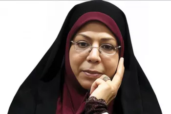 پوشش متفاوت مجری خبر ۳۰ سال پیش/ خارج از صداوسیما کنار دختر معروفش !