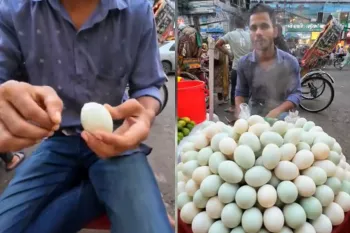 هندی ها اینجوری تخم مرغ پوست میگیرن !!
