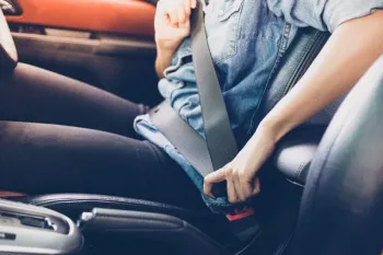 آیا نبستن کمربند ایمنی روی پرداخت خسارت بیمه تاثیری دارد؟