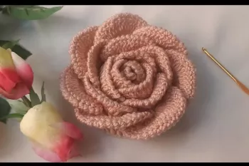 آموزش بافت گل رز سه بعدی با کاموا و قلاب